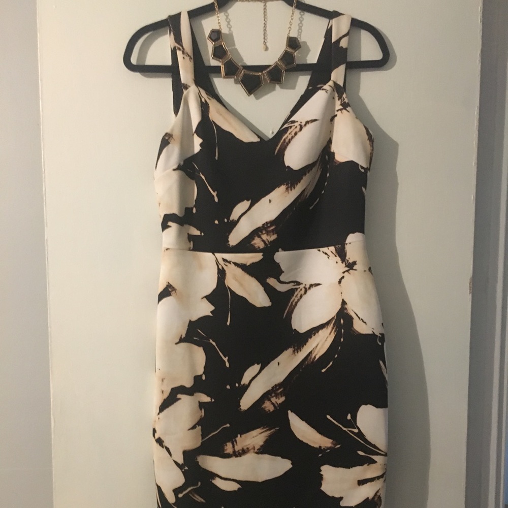 🌸1HR SALE FLORAL MIDI DRESS🌸