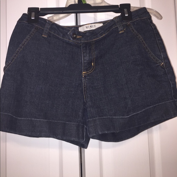 Size 8 Mix It Cuffed Denim Shorts - Picture 3 of 4