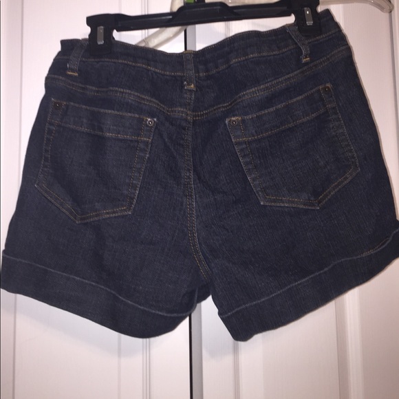 Size 8 Mix It Cuffed Denim Shorts - Picture 4 of 4