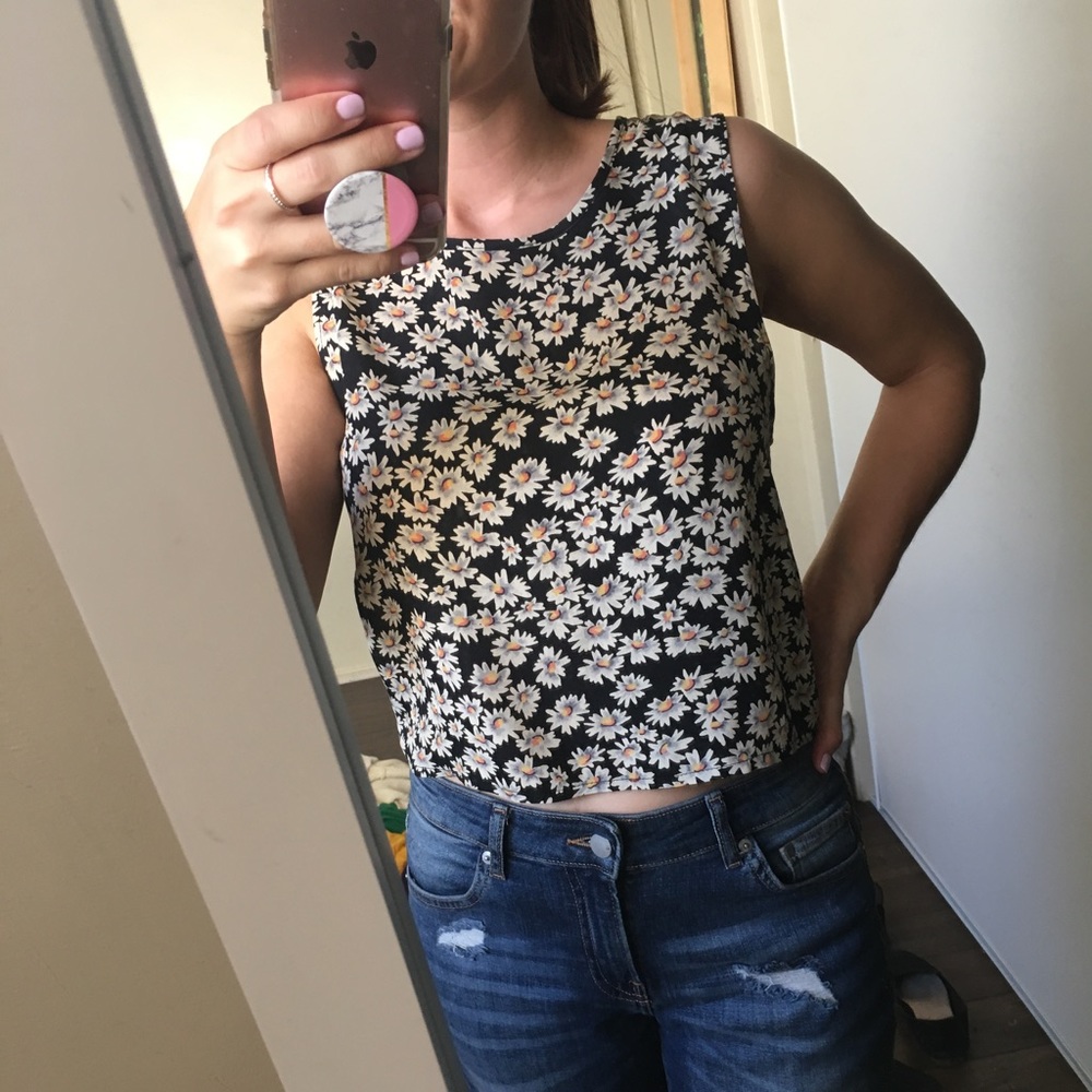 MOVING SALE 🌼 Brandy Melville Daisy Top 🌼