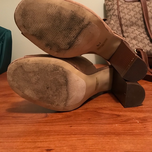 Light tan shoes - Picture 4 of 5