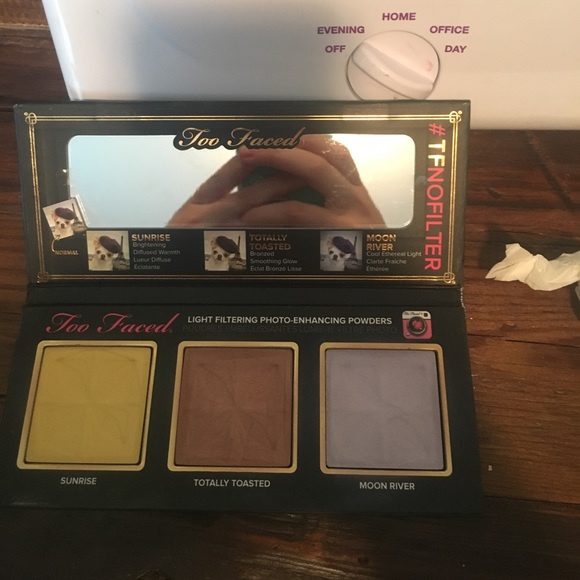 Too Faced Selfie Powders - Picture 2 of 3