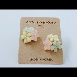 New Push Back Pierced Earrings - 3-colored flowers