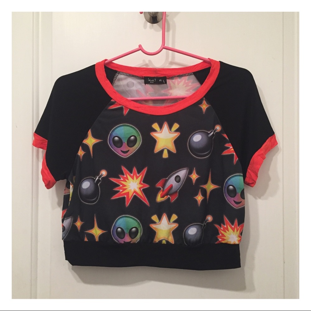 space emoji crop top 👽