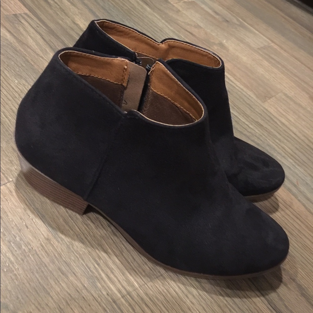 Black booties faux suede