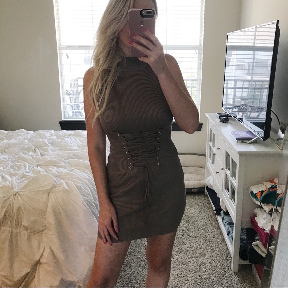 👄Lace Up Bodycon Dress - Picture 4 of 6