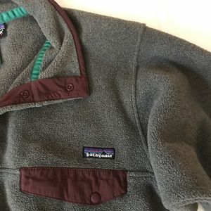 GREY, MAROON TRIM PATAGONIA PULLOVER