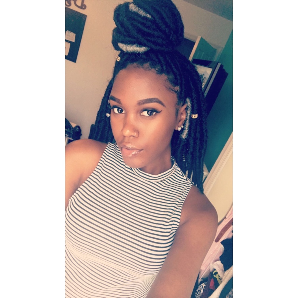 Meet Your Posher, Chanelle!