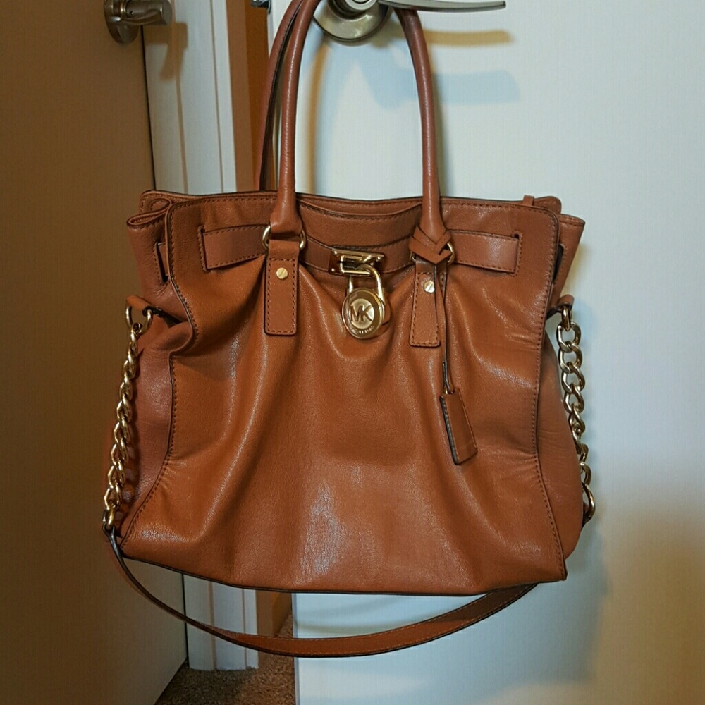 ***SOLD ON LETGO***Michael Kors handbag