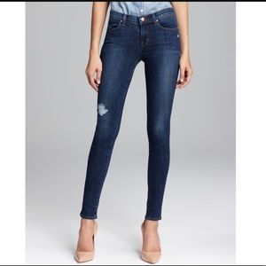 J BRAND - SUPER SKINNY STYLE 602 IN QUANTUM WASH.