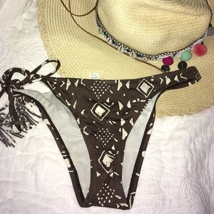 QuickSilver/ Roxy cheeky tassel swim bottoms S