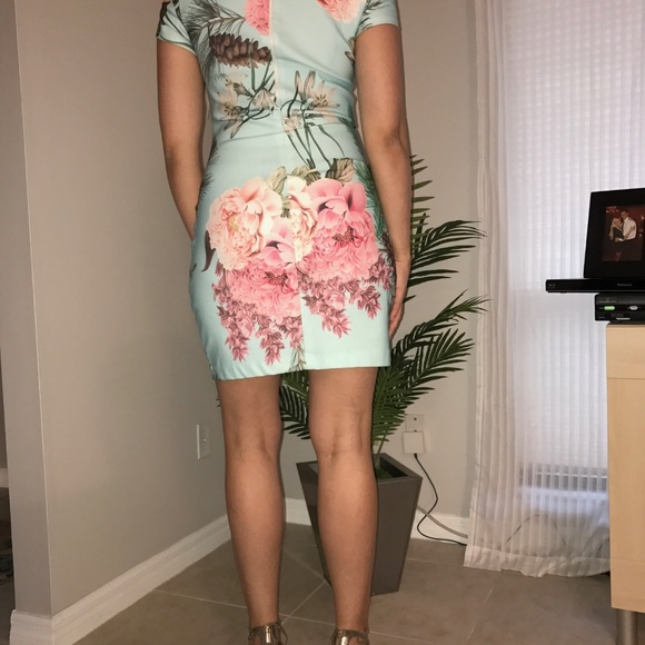 Baby blue and pink flowers dress size 2-4. - Picture 6 of 8