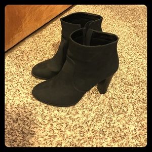 The CUTEST black bootie heels SIZE 9