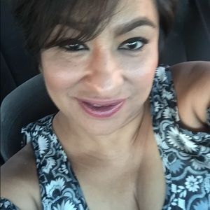 Meet your Posher, Debi