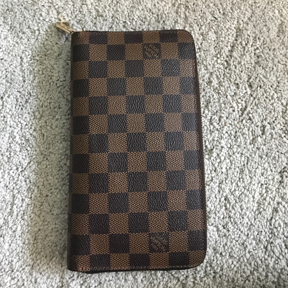 LV Louis Vuitton Zippy Wallet