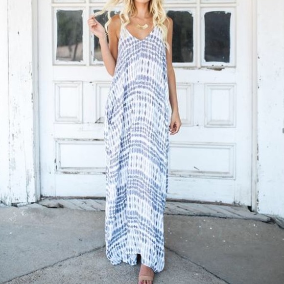 Dresses & Skirts - BNWT kaleidoscope maxi dress