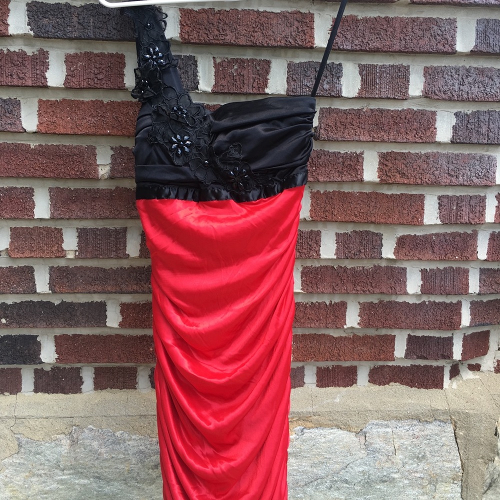 Black and Red Ripple Dress