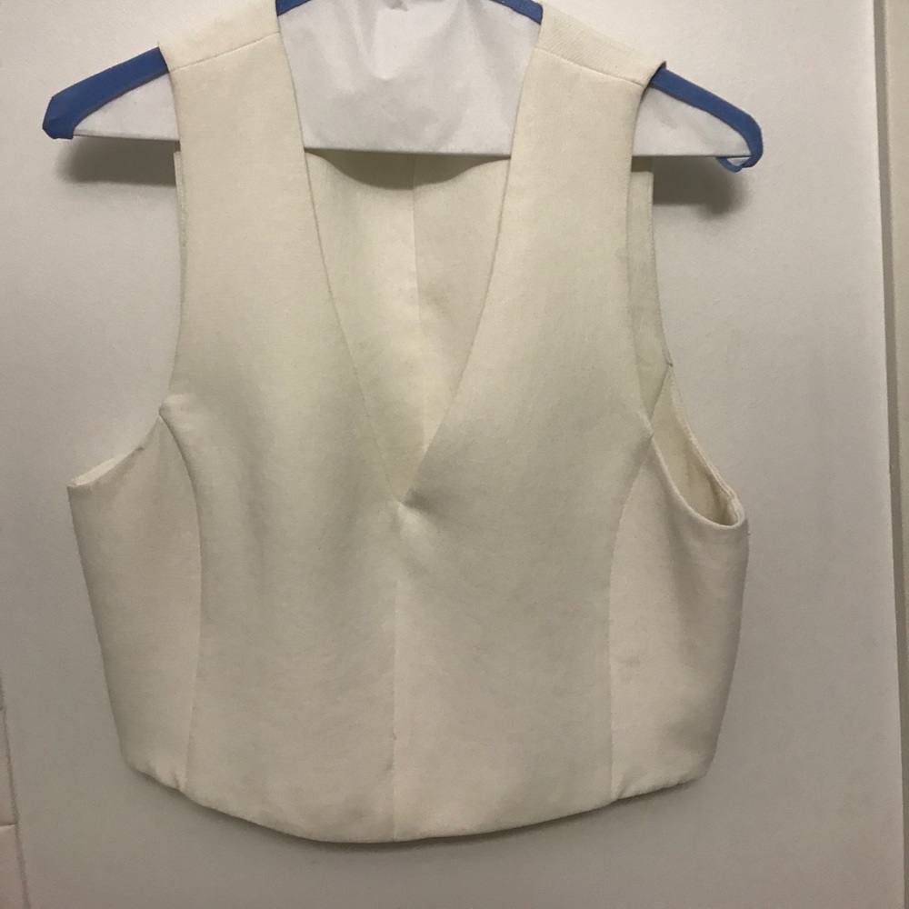 White Aritizia crop top