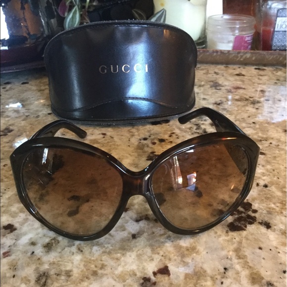 Large Gucci sunglasses main image 4