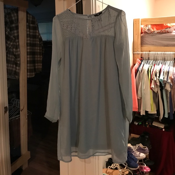 H&M Dresses & Skirts - H&M sage green sheer sleeve dress