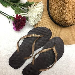 Burgundy Havaianas with bling ❤️