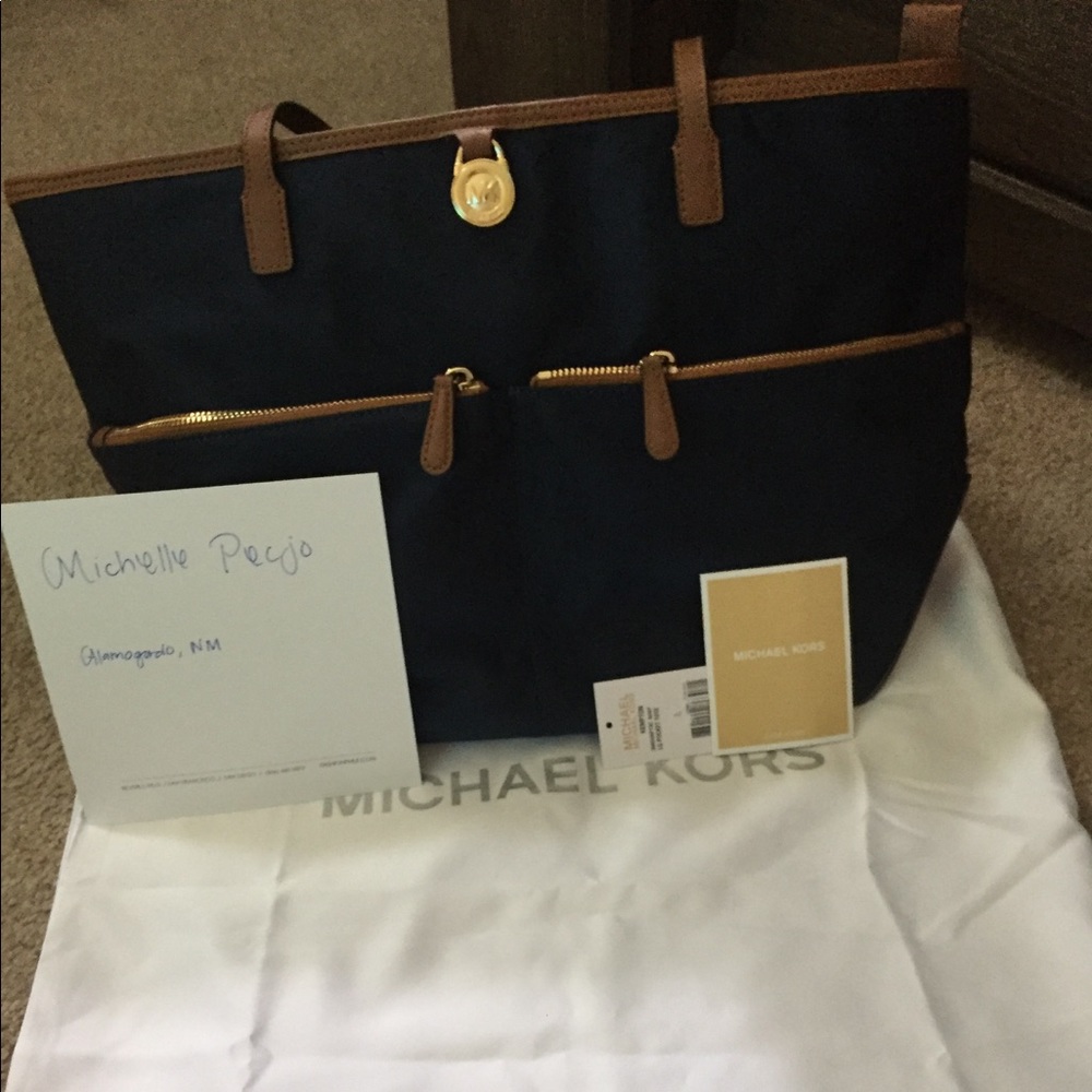 Authentic Michael Kors Purse w/tags (medium)