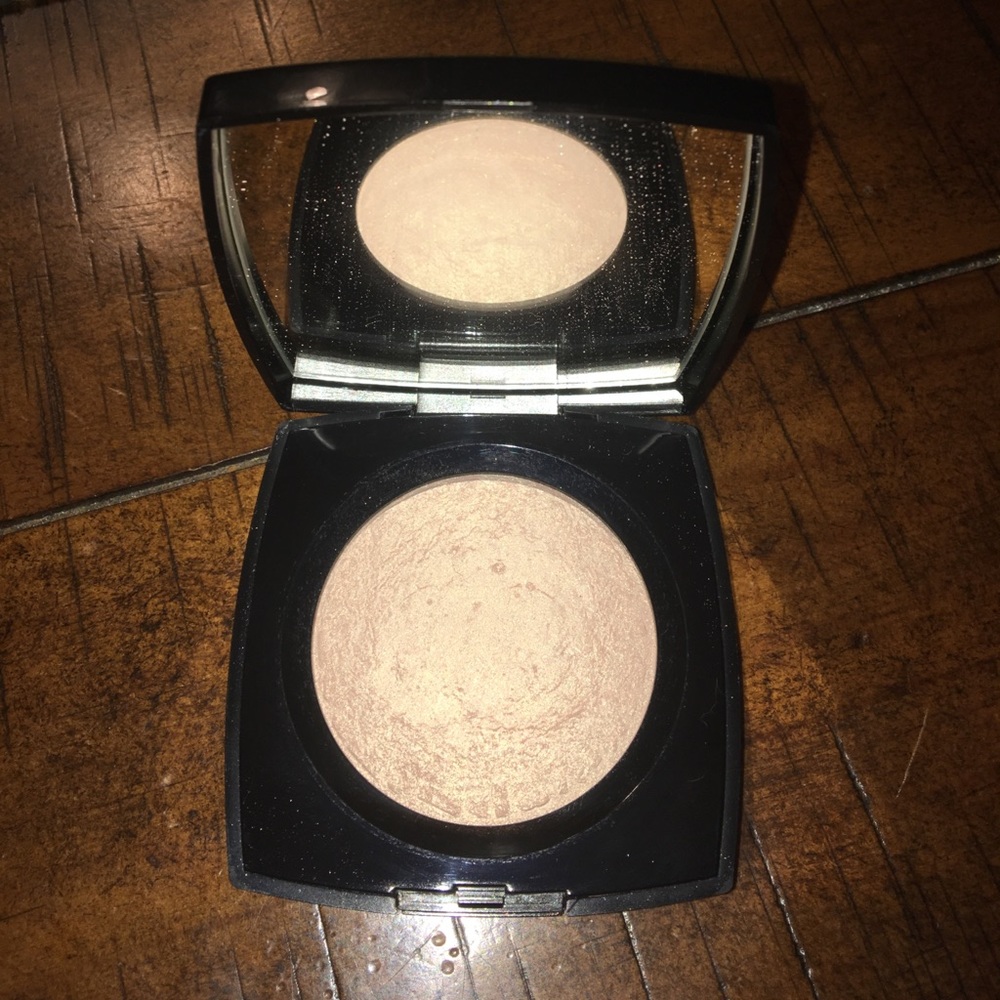 POUDRE SIGNEE DE CHANEL Illuminating Powder LE