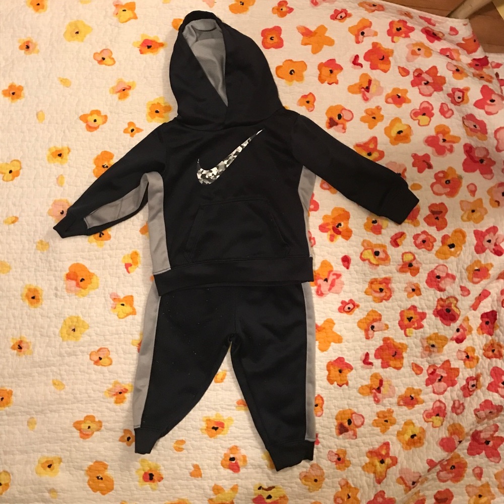 ITS SO FROCKING CUTE. boys Nike tracksuit 18m