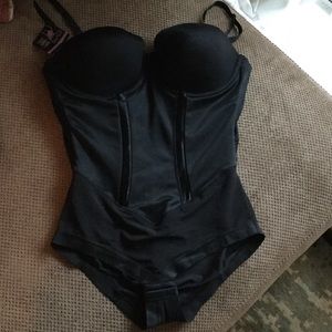 Maidenform shapewear 36d NWT