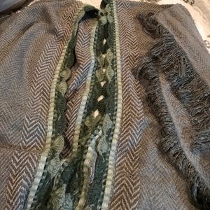 Gray shawl / kimono. Anthropologie.