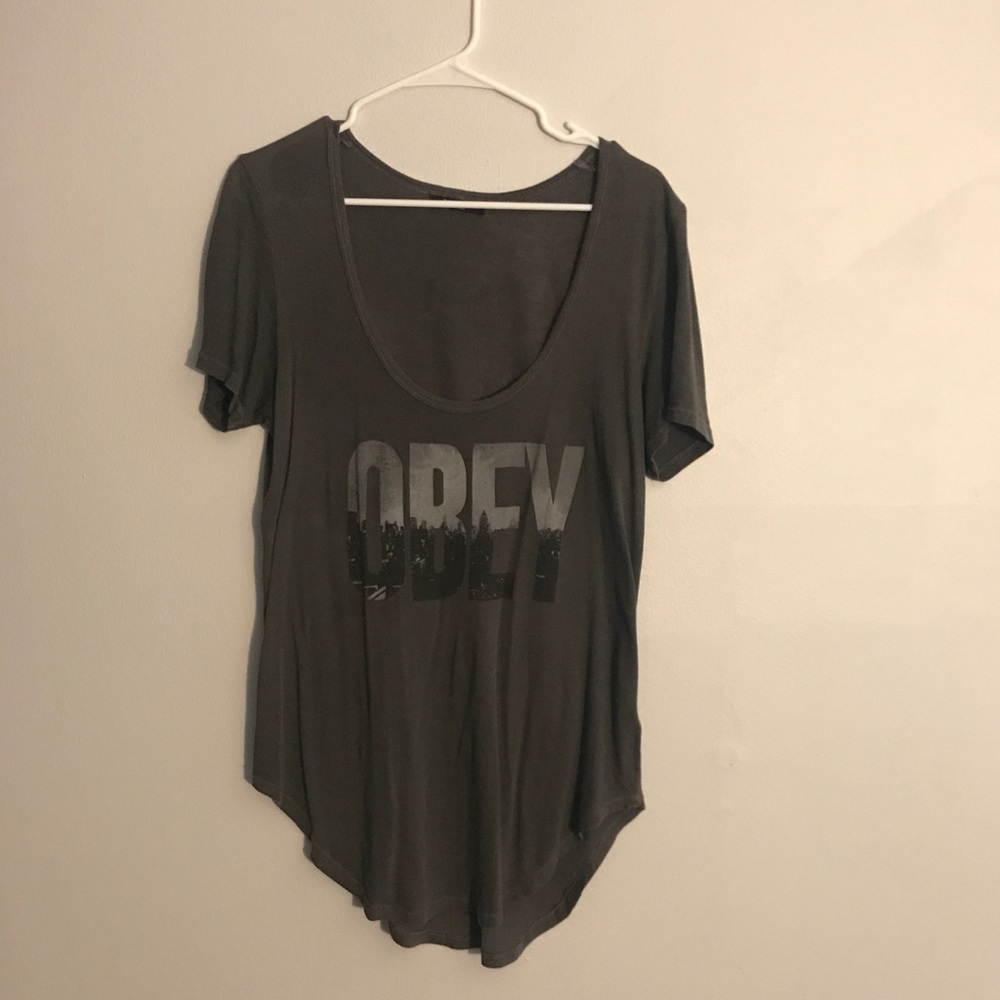 OBEY curved hem graphic tee