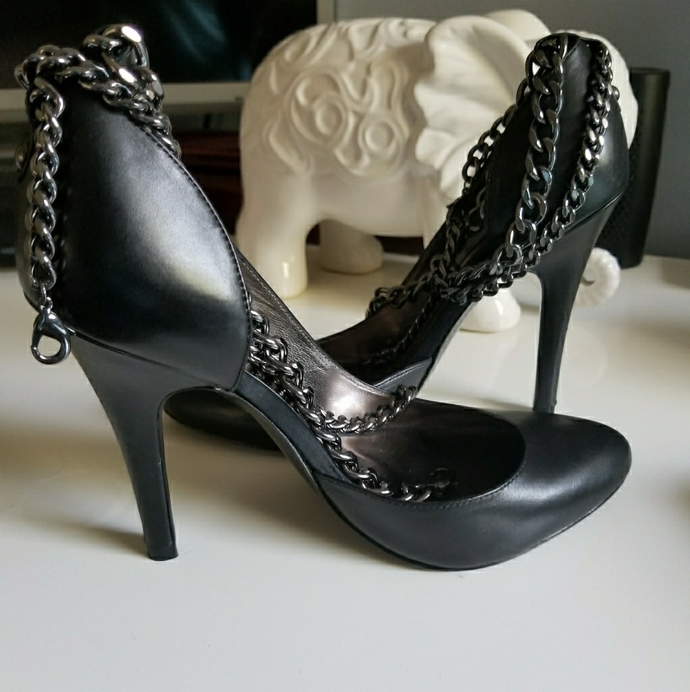 **NEW** Black Leather Pumps w/ ankle chains