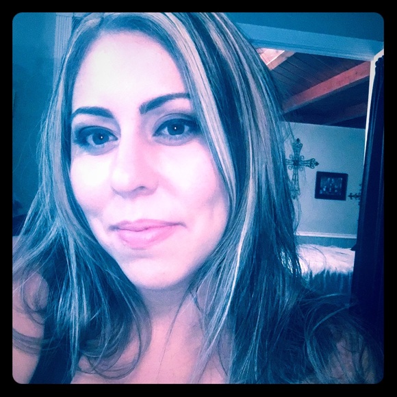 Meet your Posher, Yolie - Picture 1 of 1