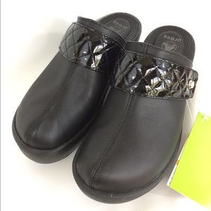 Crocs 8 clogs cobbler quilt strap mules black new
