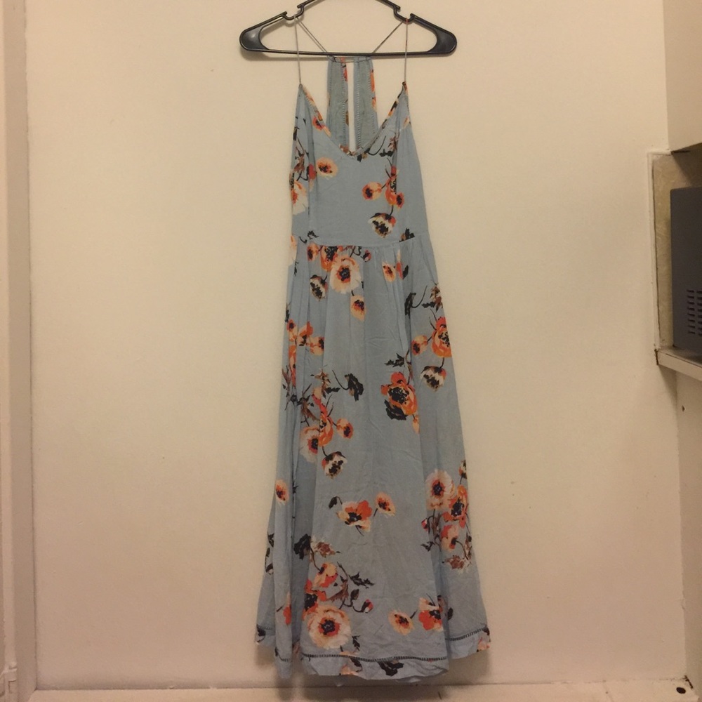 Long Flowy/Open Back Dress!