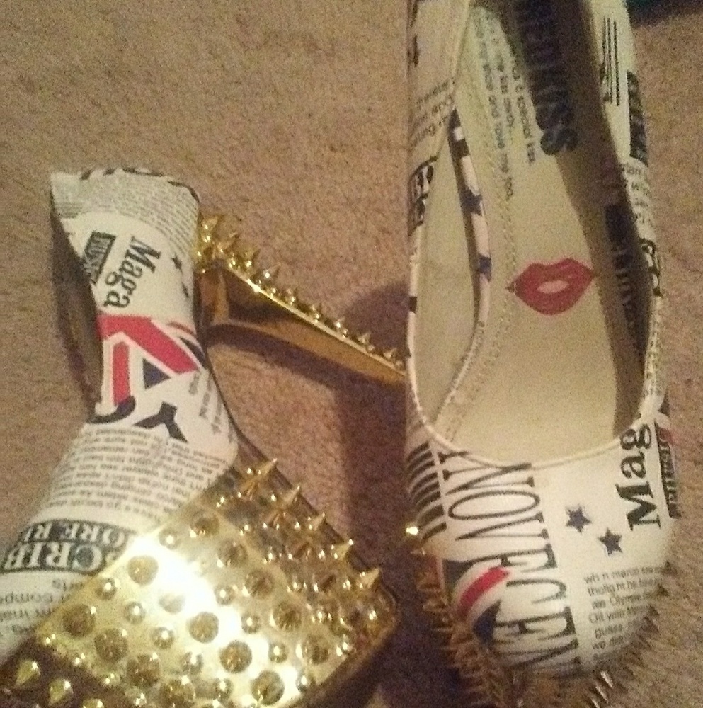 Red kiss stilettoes