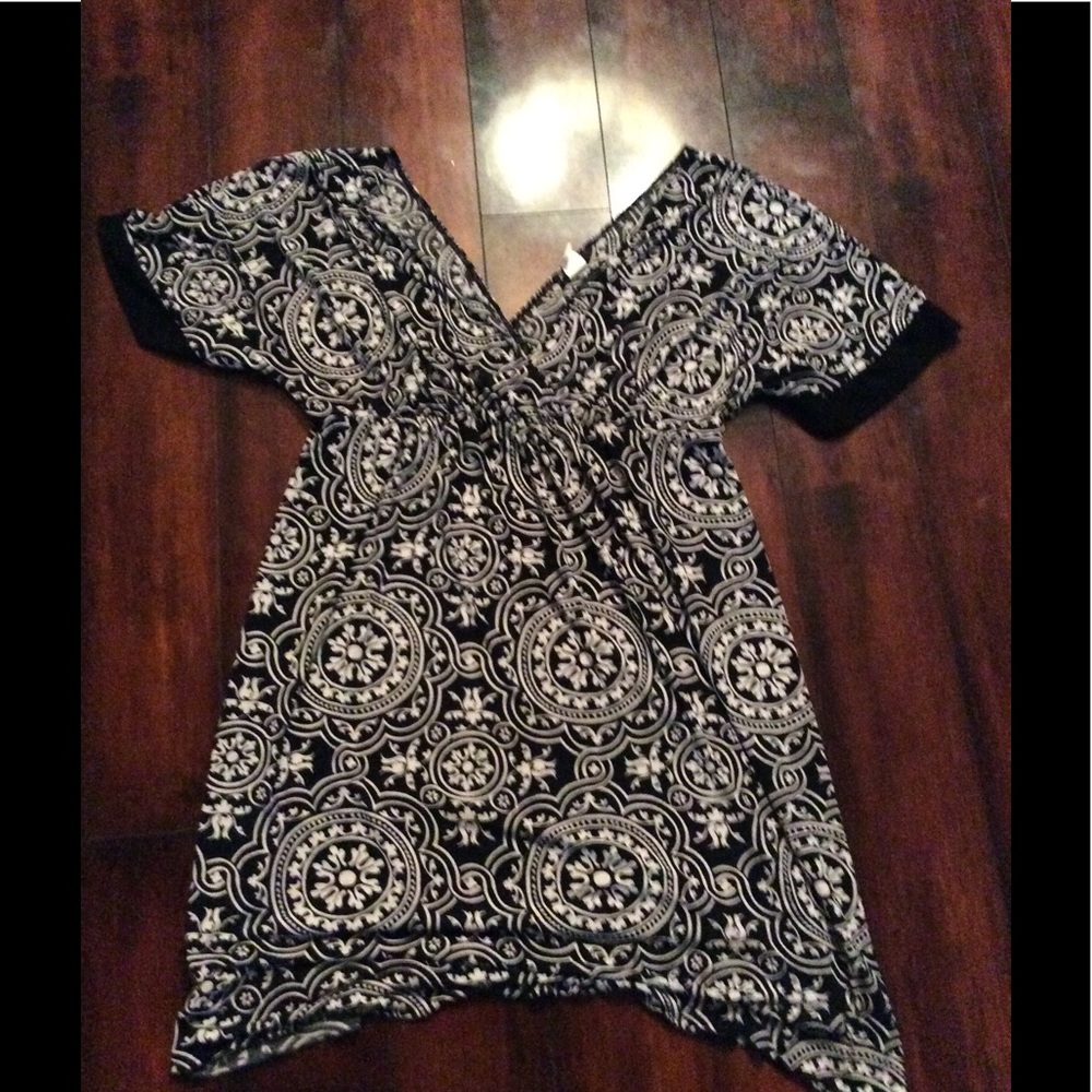 Patterned Dress with sleeves. Great condition!