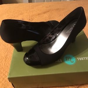 Mootsies Tootsies black pumps