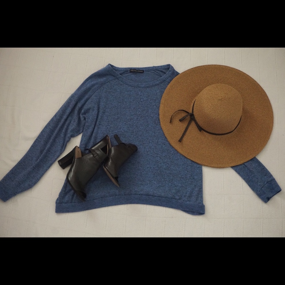 | HARLOWE & GRAHAM | blue sweater w/ black accents
