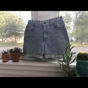 🌻Vintage High Waisted Denim Shorts🌻