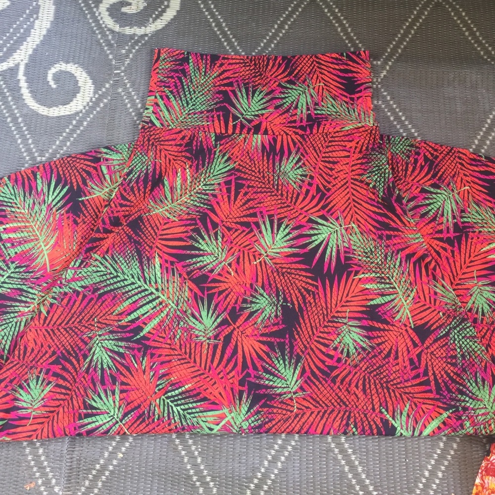 LuLaRoe Maxi Skirt. Size M. Bright Palm Print