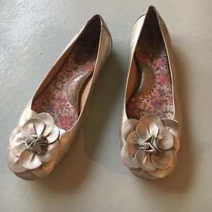 Born Silvery/ Gold Loafers 8.5