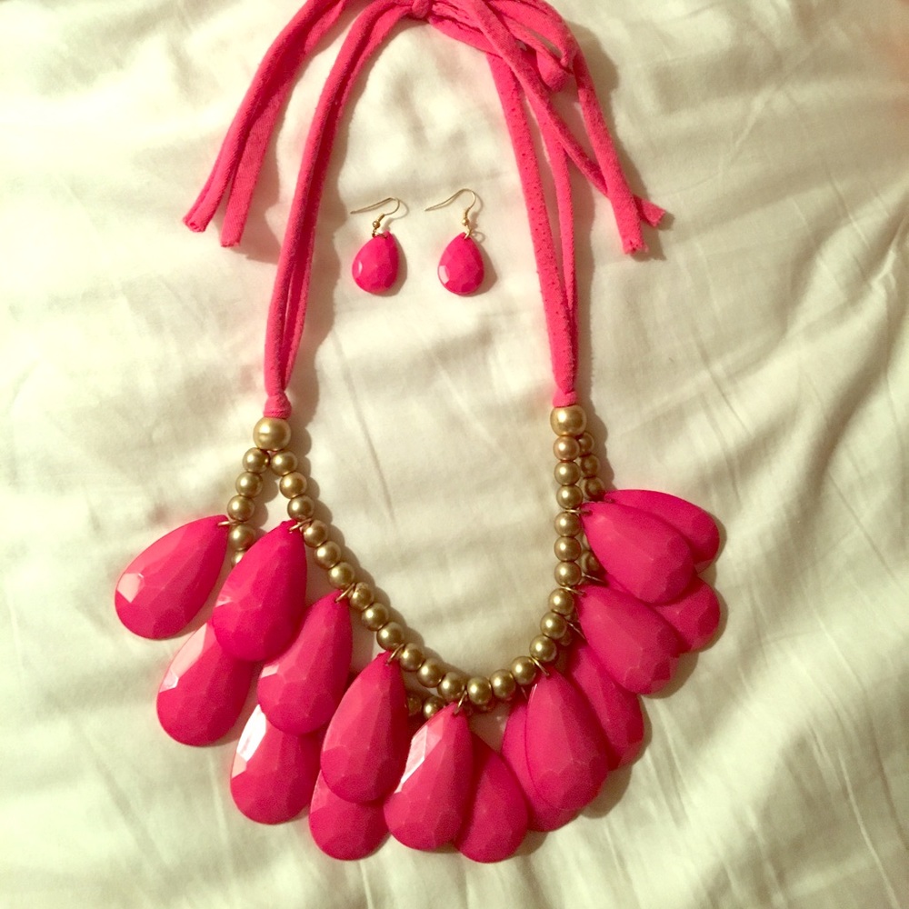 Pink boutique necklace and earrings!