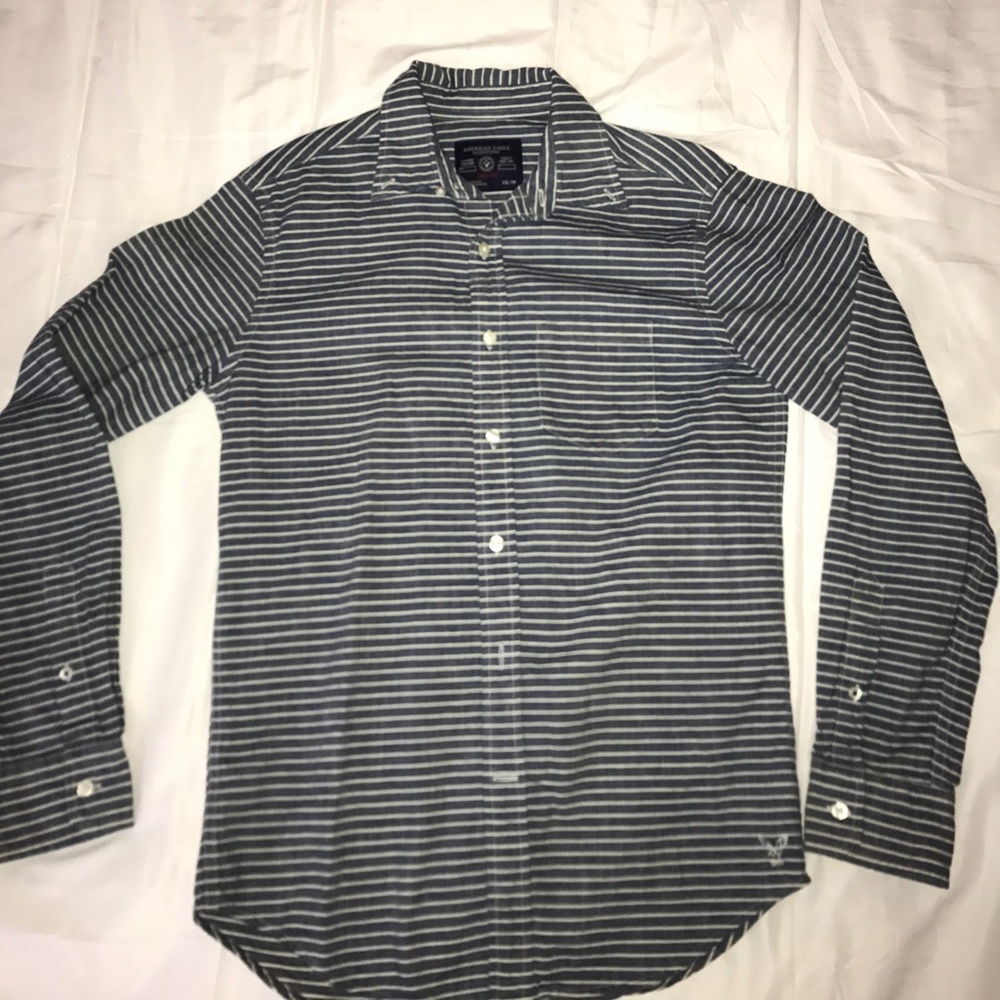 DARK BLUE/WHITE STRIPED BUTTON DOWN