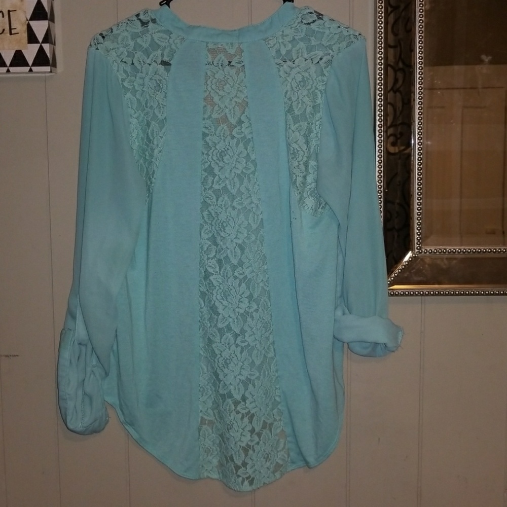 ❌SOLD❌lace button up top