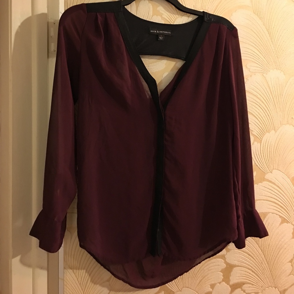 Button down wine keyhole back blouse
