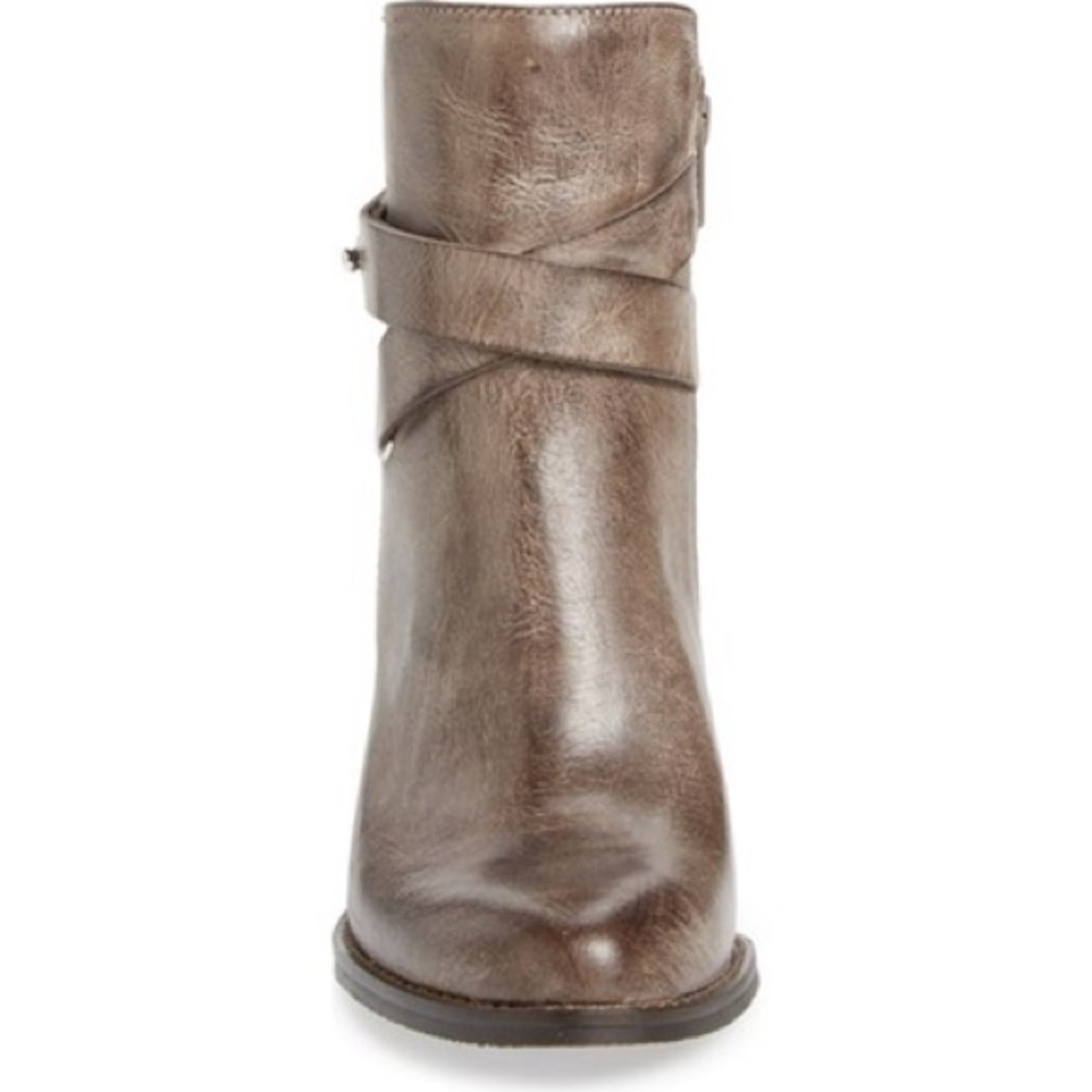 LEATHER ANKLE BOOTS