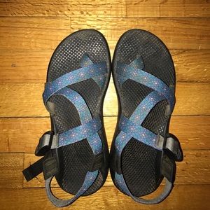 Chacos with toe strap!!