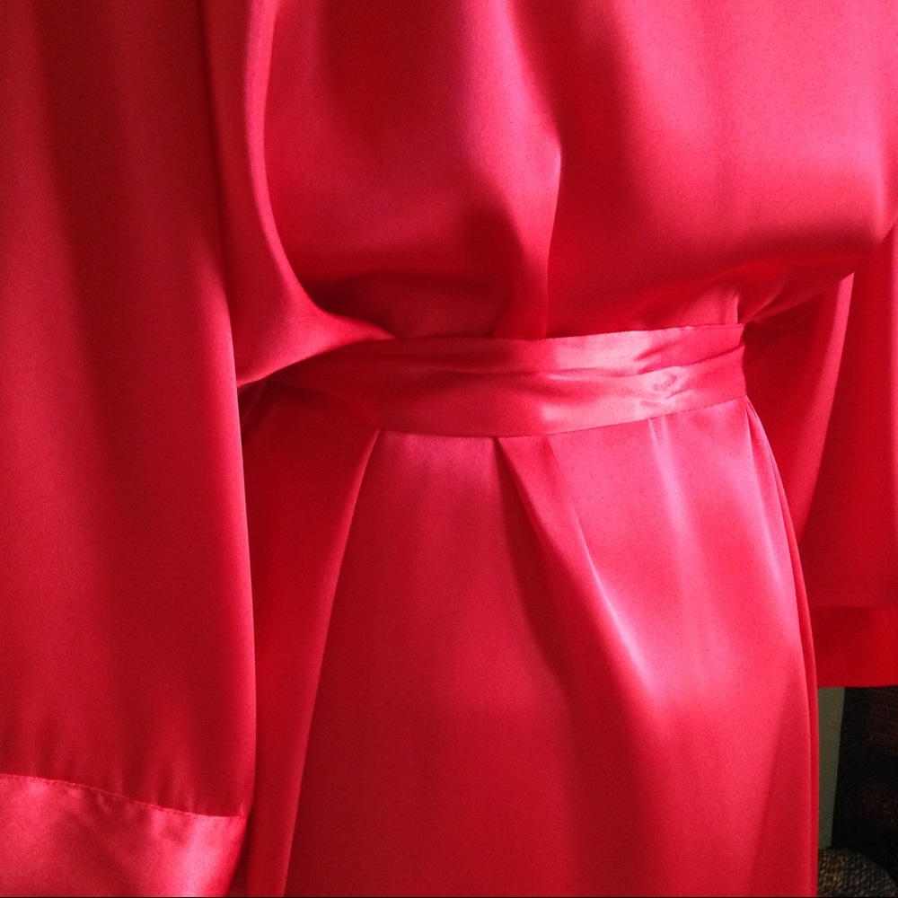 NWOT🌹Kathy J Intimates - Lux satin robe