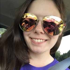 Meet your Posher, Brooke